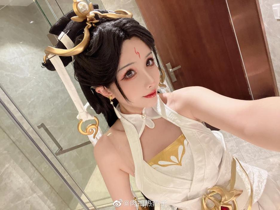 Rioko凉凉子微博怎么做出惊艳的cosplay图片？